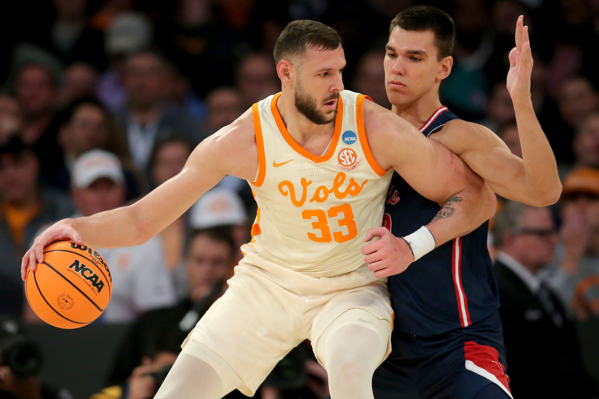 Former Tennessee C Uros Plavsic